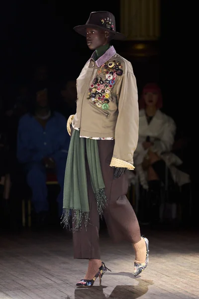 Look 17